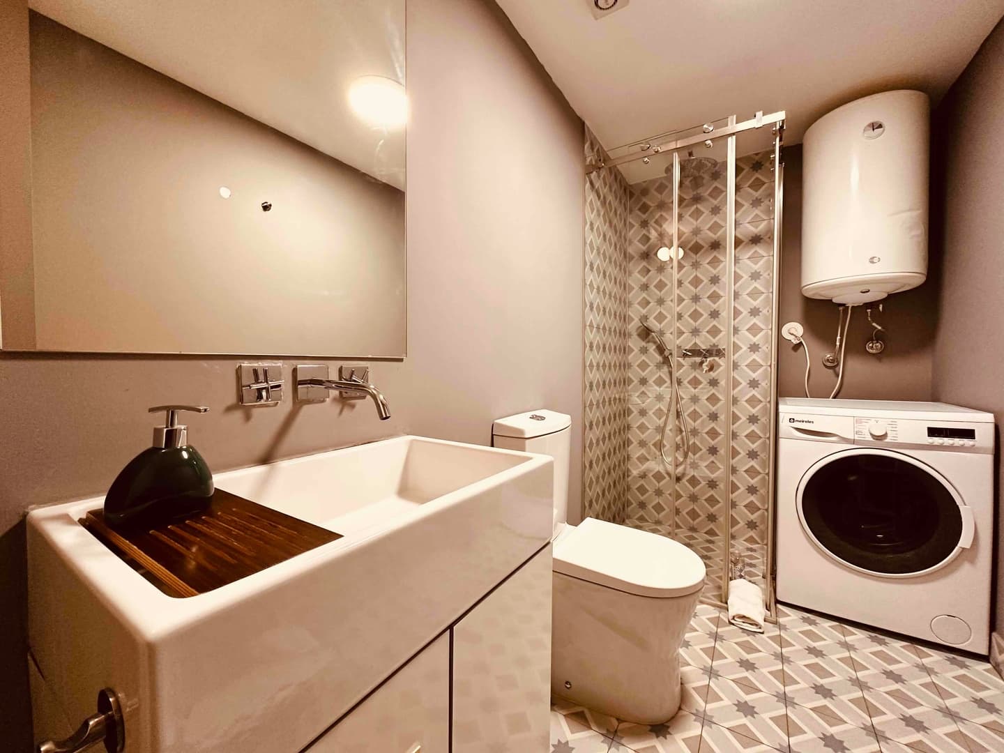Classic Comfort at Porto Center