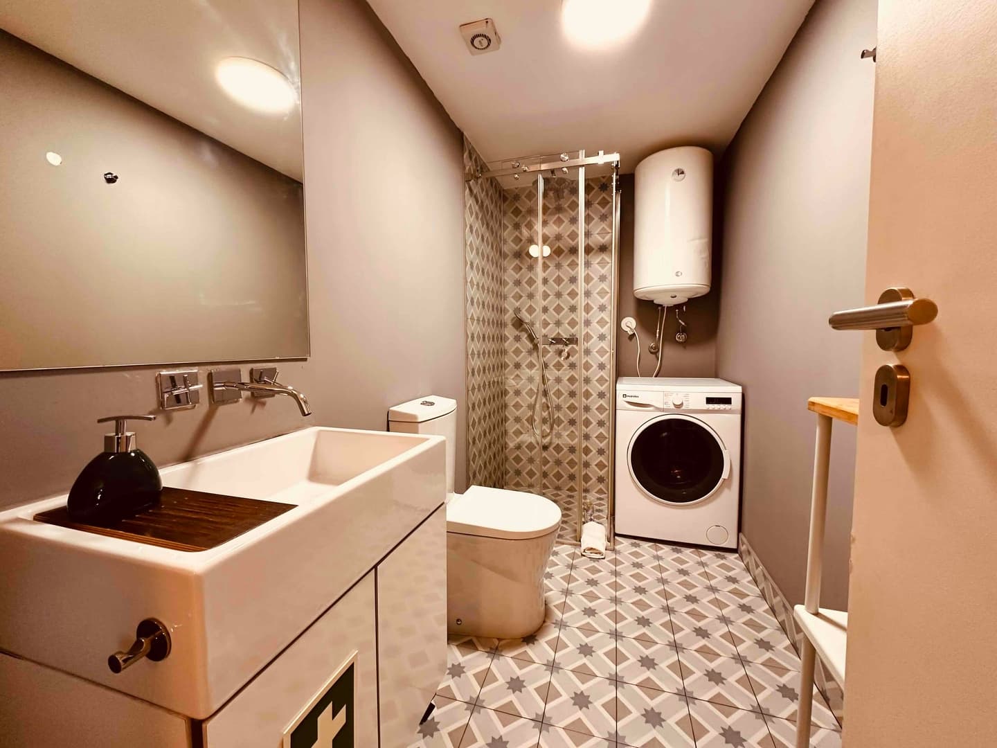Classic Comfort at Porto Center